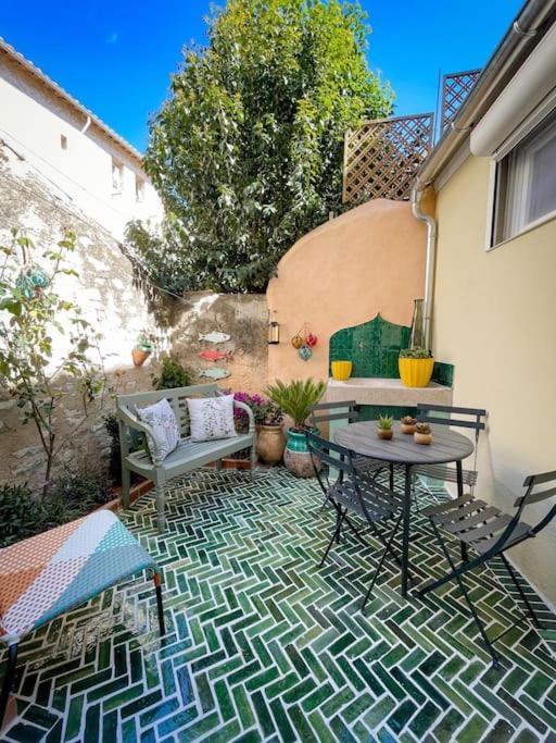 Petit Patio - 2 Chambres - Centre Ville - Climatisation カシ エクステリア 写真
