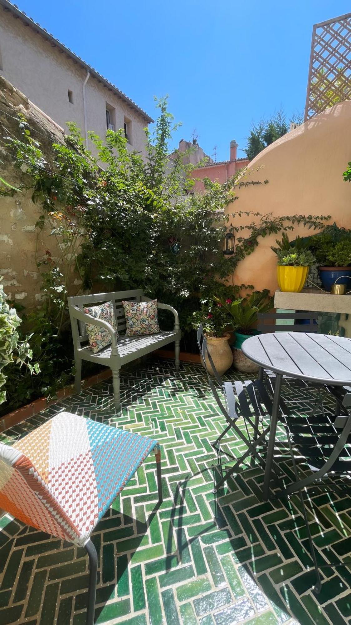Petit Patio - 2 Chambres - Centre Ville - Climatisation カシ エクステリア 写真