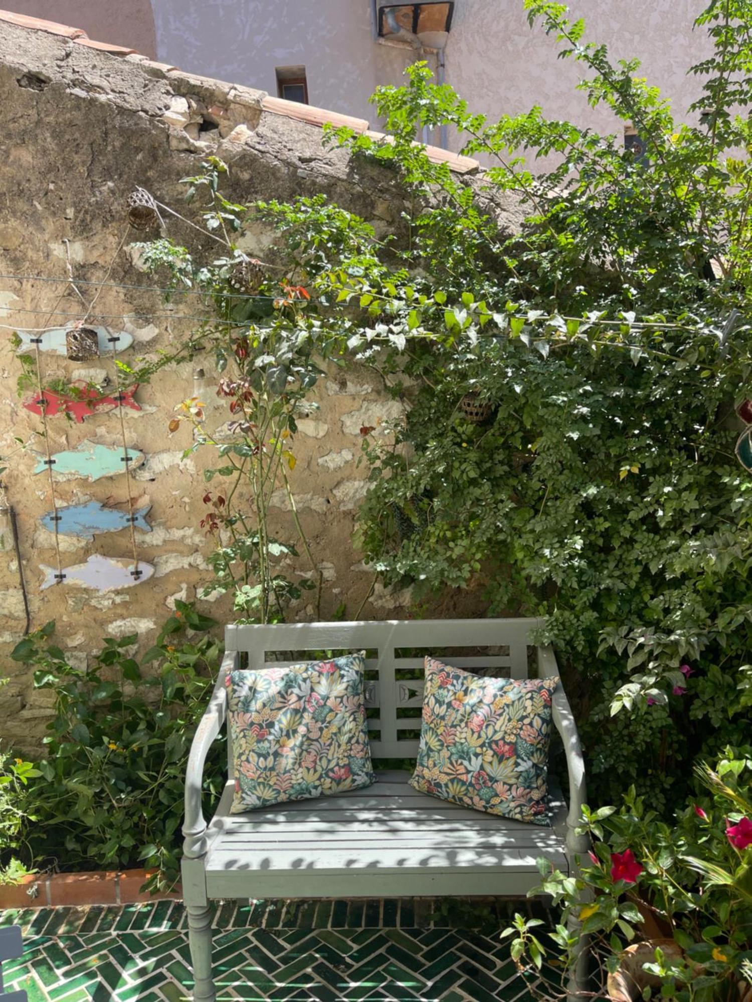 Petit Patio - 2 Chambres - Centre Ville - Climatisation カシ エクステリア 写真